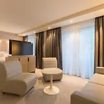 Radisson Blu Hotel, Center 4*