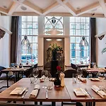 Radisson Blu Hotel, Center