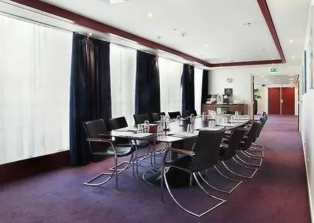 Ξενοδοχείο Radisson Blu Hotel, Center 4*