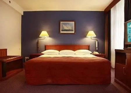Radisson Blu Hotel, Center 4*
