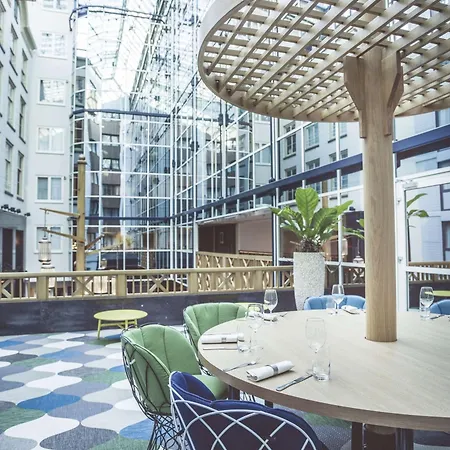 Radisson Blu Hotel, Center