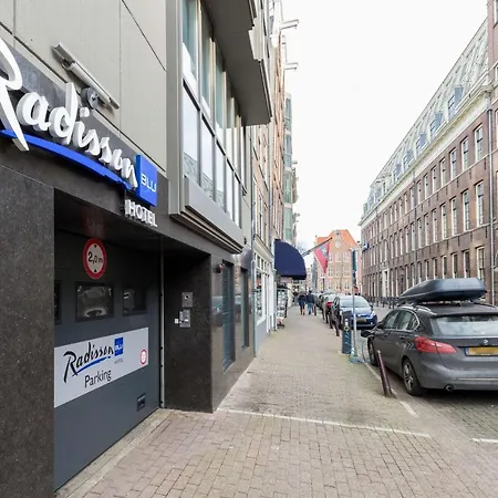 Radisson Blu Hotel, Center