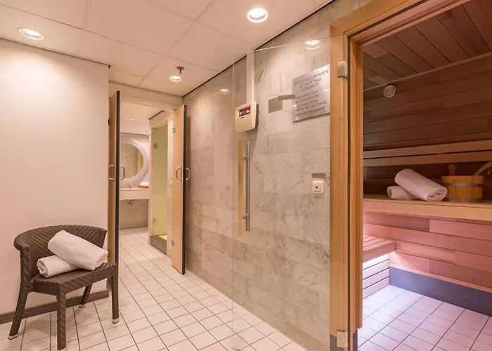 Radisson Blu Hotel, Center 4*