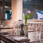 Radisson Blu Hotel, Center Hotell 4*