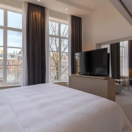 Radisson Blu Hotel, Center