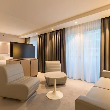 Radisson Blu Hotel, Center 4*