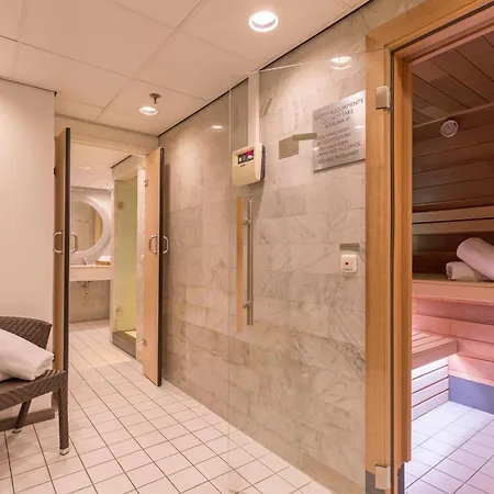 Radisson Blu Hotel, Center 4*