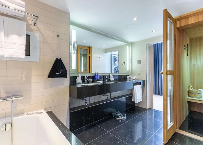 Radisson Blu Hotel, Center