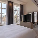 Radisson Blu Hotel, Center